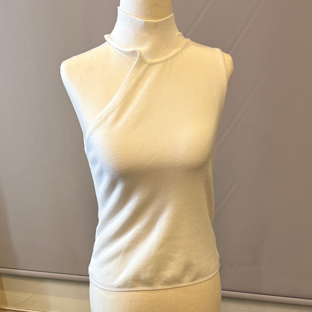 Elegant White Sleeveless Turtleneck Top